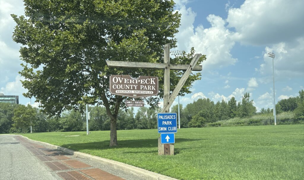 Palisades park swim club sign