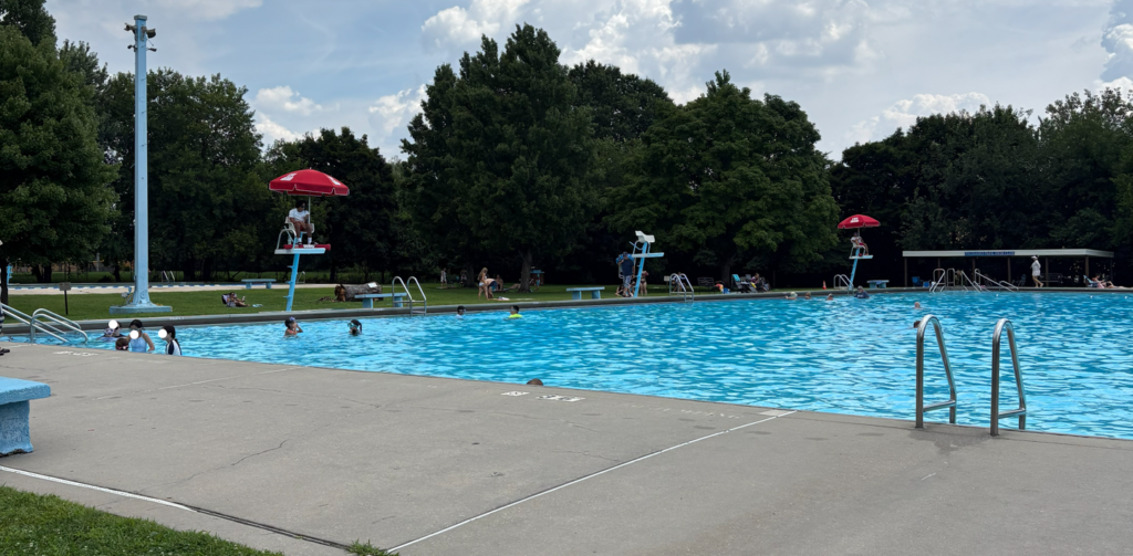 Family pool at palisades park swim club